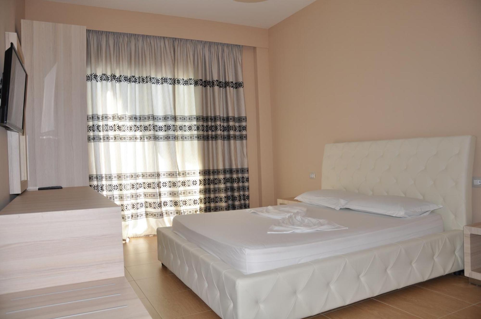 Coral Hotel & Resort Radhimë Exteriör bild